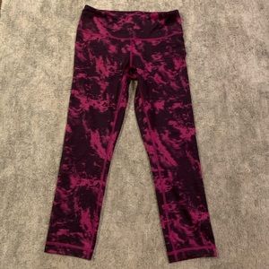 Lululemon magenta & black crop tight, size 4, EUC